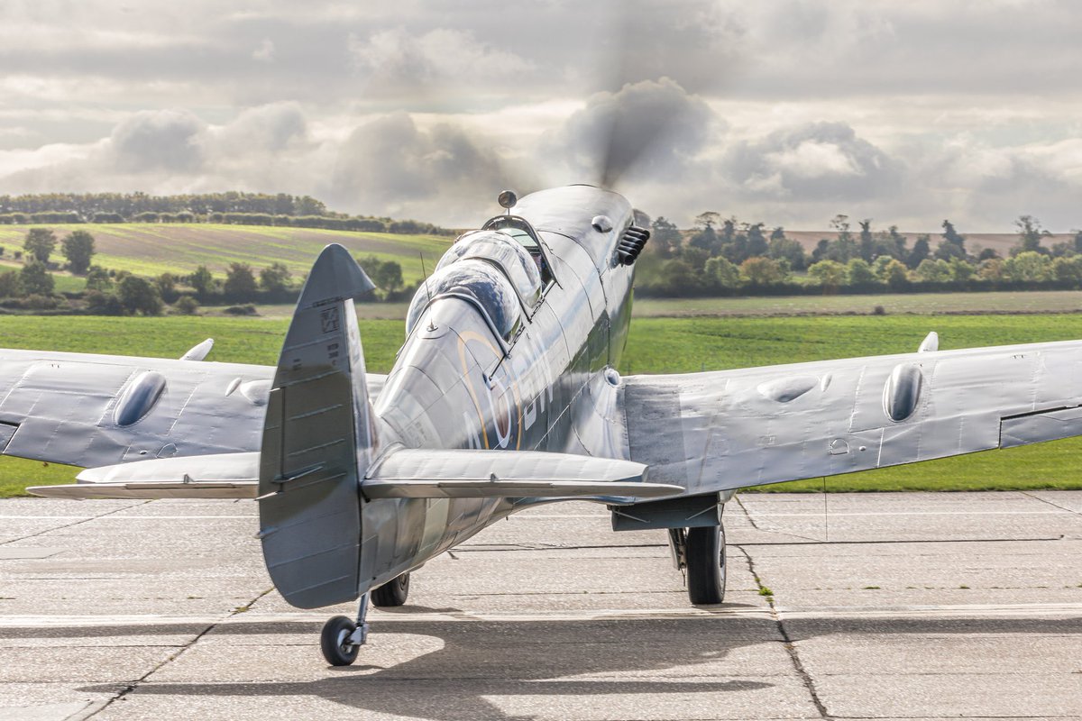 ShutterbugWGC's tweet photo. ‘Two-seater Tuesday’
Mike Collett warming up the Aerial Collective T9 Spitfire PT462 for a lucky passengers flight down to the White Cliffs of Dover prior to the Imperial War Museum Duxford Flying Finale on October 14th 2023…@Ultimate_Aeros #Spitfire #RJMitchell #AvGee https://t.co/nWY7j6JpY1