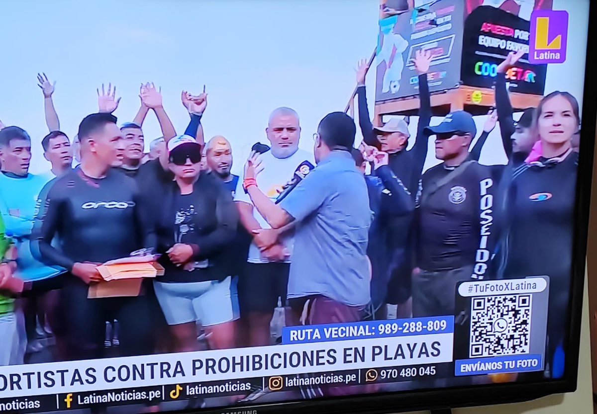 maralegre's tweet photo. 🤡🤡🤡 No fue suficiente con perseguir a los que hacen picnics, ni a los niños que juegan pelota en los parques, ni a las señoras que bailan, ni a los que hacen yoga… ahora también persiguen a los deportistas que usan el mar y en pleno verano. 
Defiendan sus espacios públicos! https://t.co/xPt3ZMXnLd