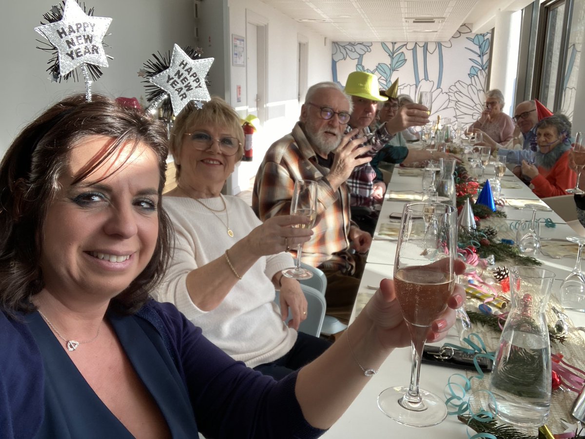 Sen_Bordeaux's tweet photo. Les festivités continuent au Jardins d’Arcadie de Bordeaux🍾🎉🥳🥂
Repas du jour de l’an pour célébrer 2024!! https://t.co/nhNoTi6mKA