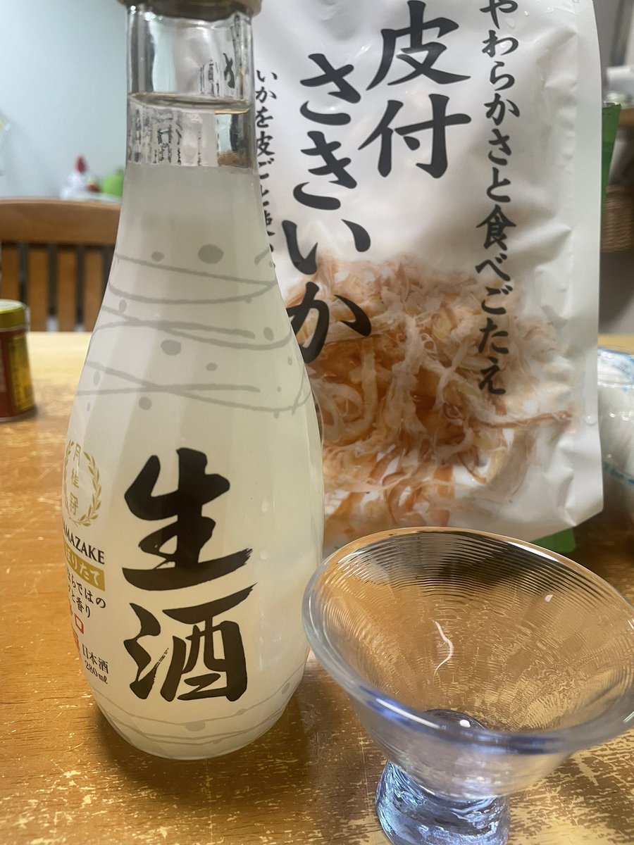 1038k's tweet photo. 普段は日本酒飲まないのだけど、ぬるめの燗ではなく冷酒で、炙った烏賊ではなく、さいたイカで故人を偲ぶ。
#八代亜紀 https://t.co/l4tc9Zi6WG
