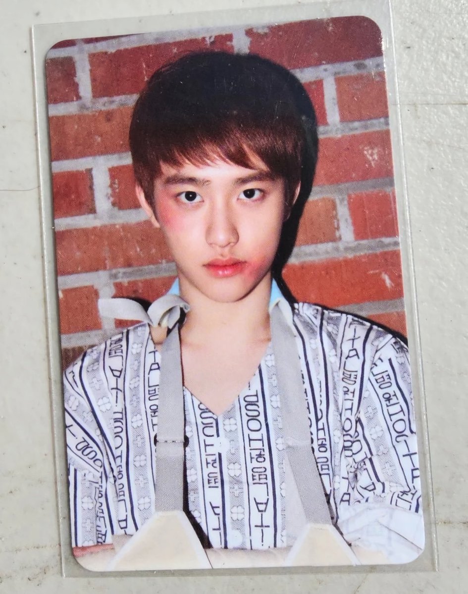 Soosupport_'s tweet photo. 2 PC legendaris Doh Kyungsoo growl era dan botak era yang viral saat dirilis ✨

Siapa yang punya 2 pc ini coba angkat tangan 🙋 Tapi sedih banget minsoosoo tidak punya keduanya 😭😭

#3DaystoKyungsooDay 
#도경수 #DOHKYUNGSOO 
#컴퍼니수수 @companysoosoo_ https://t.co/wv6F7gZf49