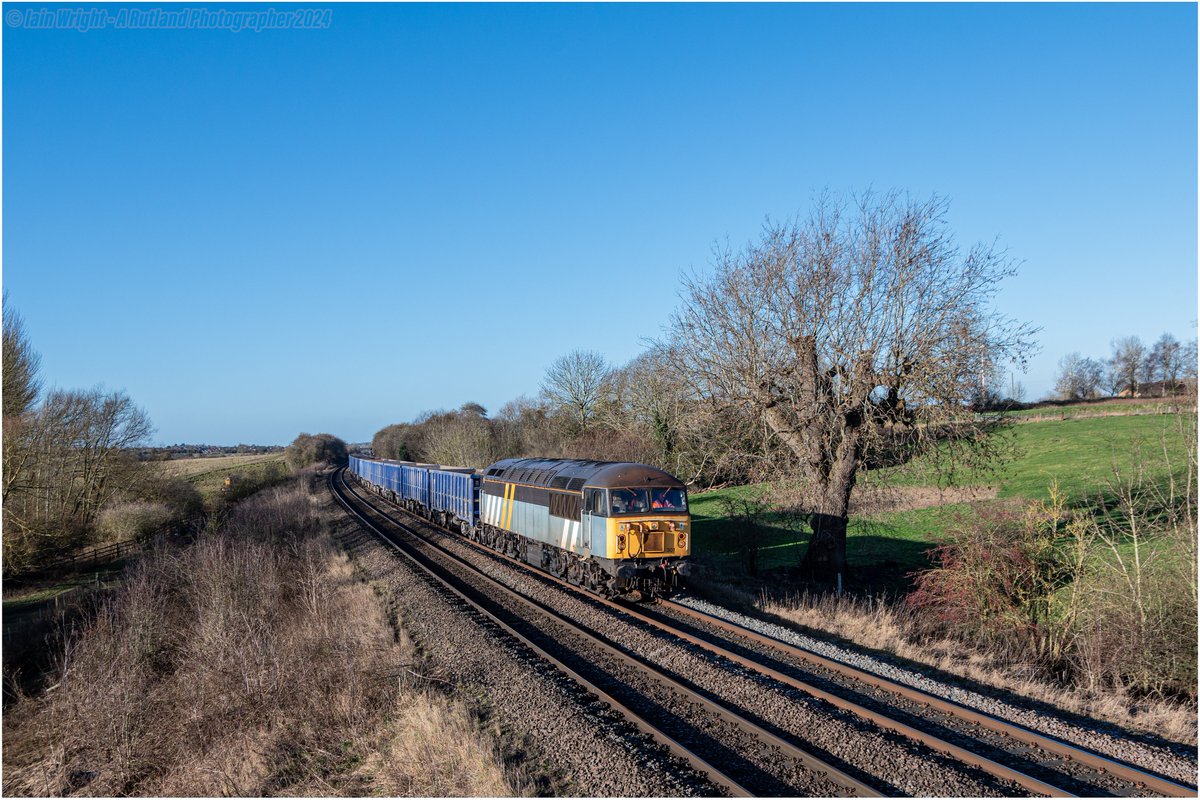 DCR/C56 Group 56301 seen at Wyfordby Curve with 6Z56 Derby Chaddesden Sidings to Acton T.C taken with use of a pole! 9-1-2024 @C56G2 @DCRailOfficial @Clinnick1  #class56  #railways #railwaytwitter #railwayfamily #photography