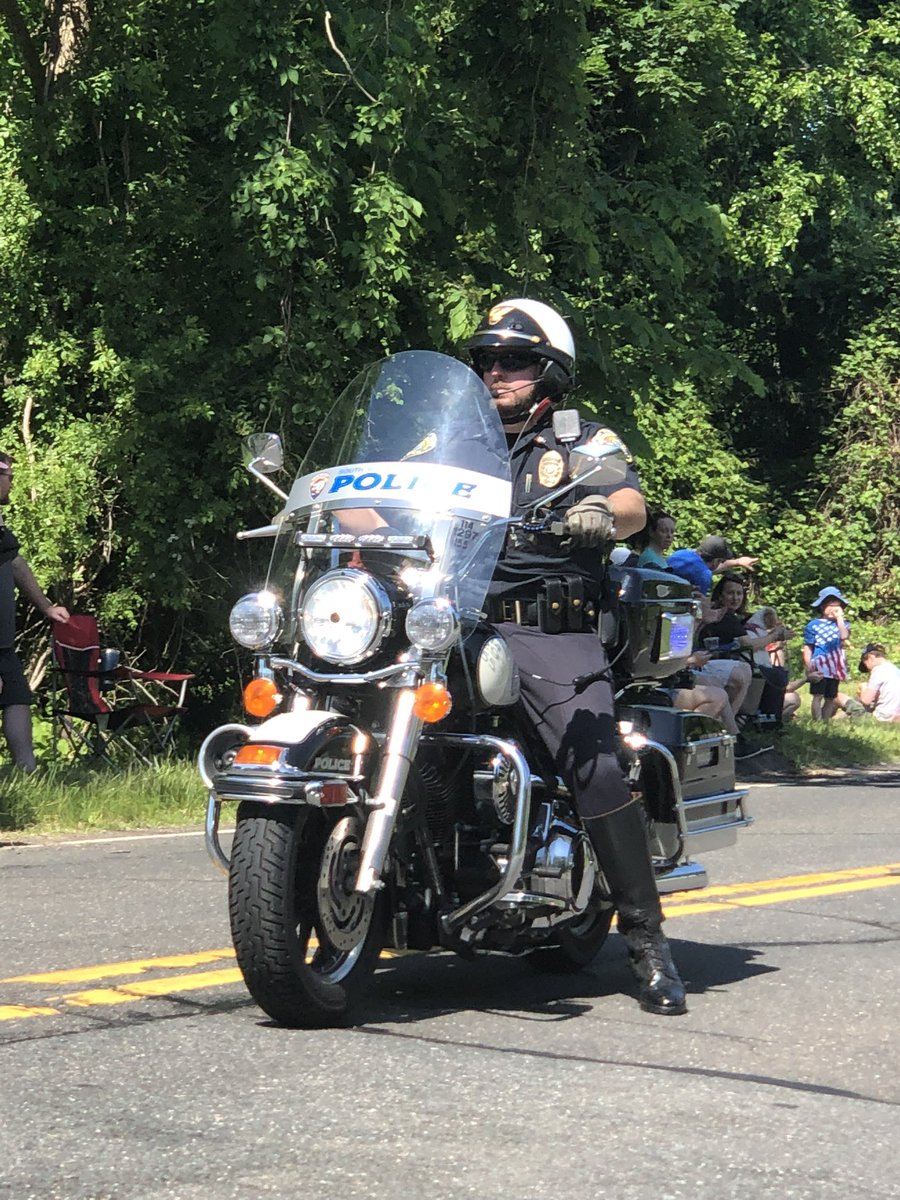 SouthWindsorCT's tweet photo. Today is National Law Enforcement Appreciation Day. Thank you @SWPD_PIO and #SWPD for all you do for our community. https://t.co/6144l88y8a