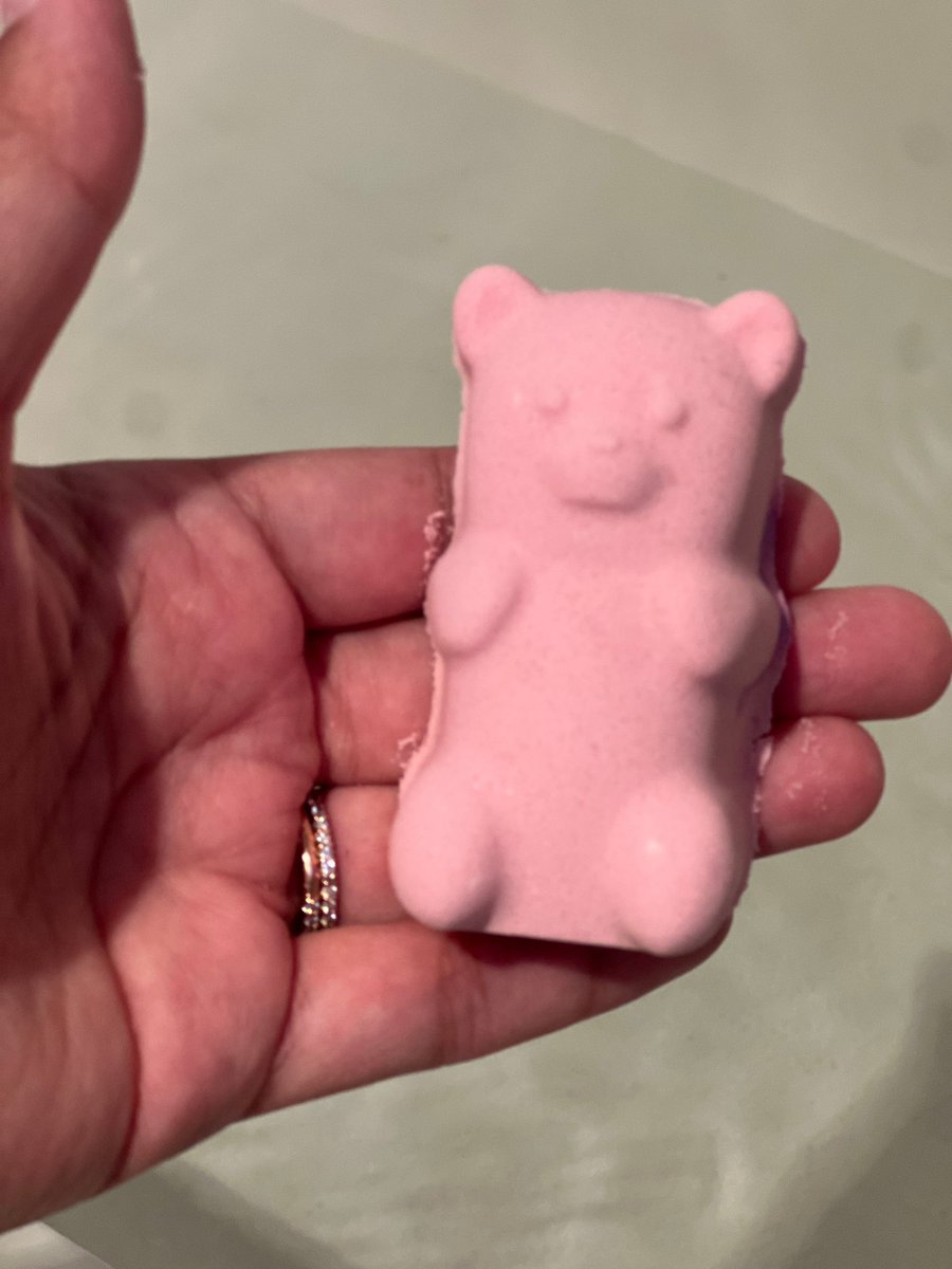 My birthday 🎂 is January 13th, my only goal is to hit 13 states before my birthday. 

Can you check out my website and get your order in for your state? We have everything from soaps 🧼 bath 💣 bombs, whipped soaps and more. 

Treat yourself or surprise someone you love with a