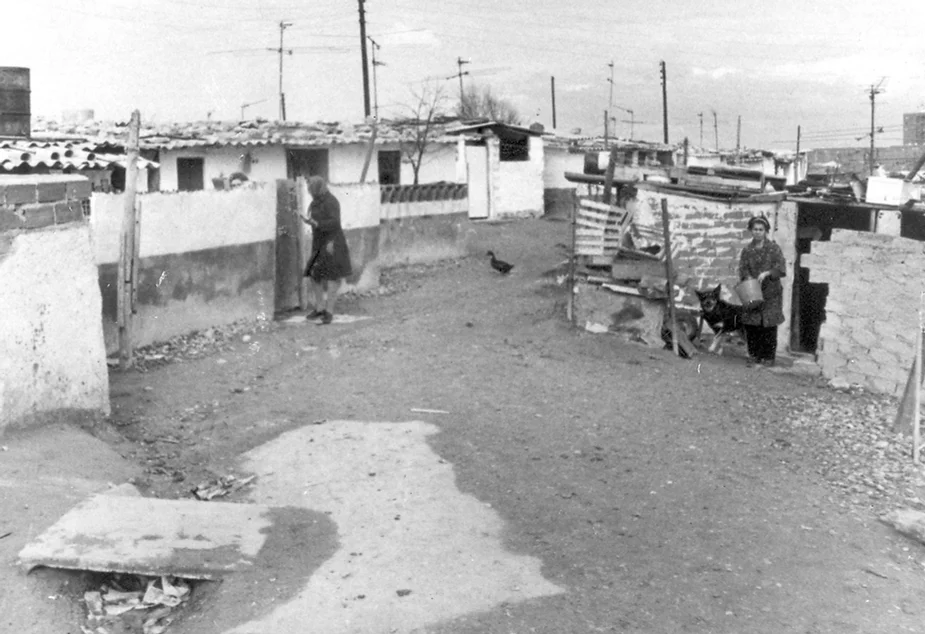 <a href="/FRAVM/">Federación Vecinal de Madrid</a> 👉En los años 60, el barrio #MesetadeOrcasitas surgía en terrenos desocupados, en una comunidad donde el papel de las #mujeres era esencial. Las viviendas eran objeto de derribo y éstas se erigían como defensoras del hogar mientras los hombres trabajaban.
informate.madrid.es/qed1b