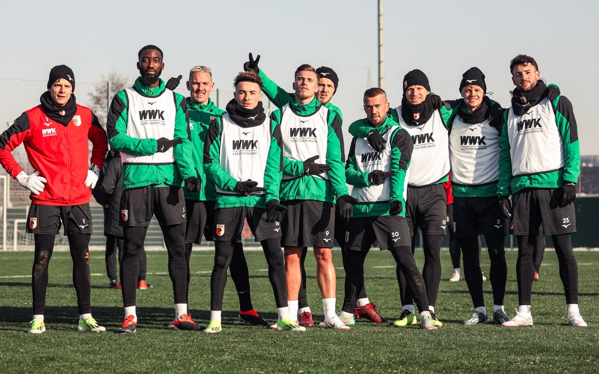 FCAugsburg's tweet photo. 🥶 #IceInMyVeins #Siegerteam https://t.co/fnCiVH0rCf
