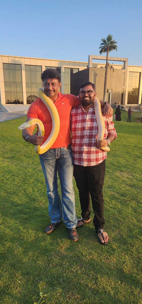 Dcompany171's tweet photo. #BoxOfficeSultan #ChallengingStar @dasadarshan #DBoss Enjoying Abroad vacation &amp; #Kaatera Success.😍 

#KaateraBiggestBlockBuster https://t.co/iwosyDNaXN