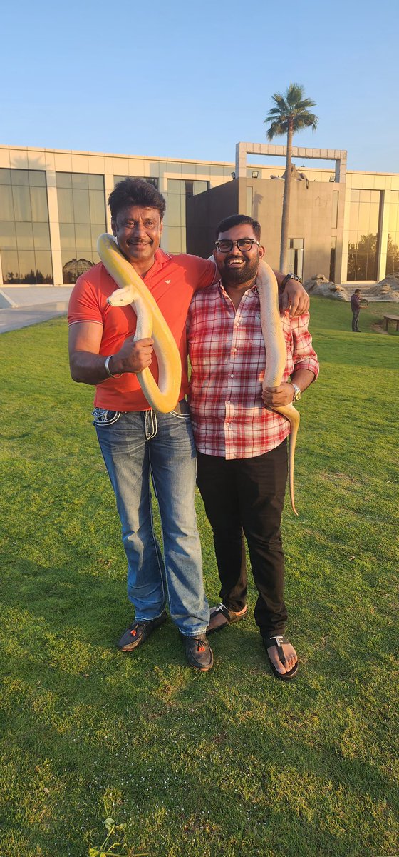 Dcompany171's tweet photo. #BoxOfficeSultan #ChallengingStar @dasadarshan #DBoss Enjoying Abroad vacation &amp; #Kaatera Success.😍 

#KaateraBiggestBlockBuster https://t.co/iwosyDNaXN