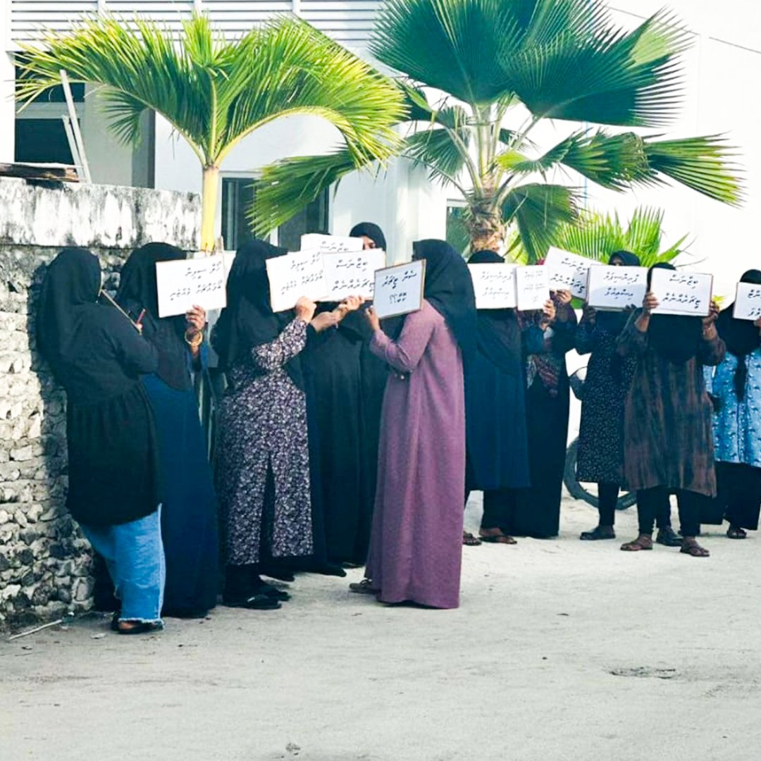 inaa2024's tweet photo. ތައުލީމީ ސިޔާސަތު ވޭތުވެދިޔަ 5 އަހަރުވަނީ ބޮއްސުންލާފައި! މިކަމުގެ ނުރަނގަޅު އަސަރު ދަރިވަރުންނަށް ކުރޭ. ސްކޫލުގެ ހާލަތު  މިދަނީ ގާތުން ބަލަމުން . ކަނބޮޑުވުންތަށް ތައުލީމީ ވުޒާރާގެ ވެރިންނާ ހިއްސާކޮށްފިން! މިނިސްޓަރުވަނީ މިކަމަށް ހައްލެއް ހޯއްދަވާނެކަމުގެ  ޔަގީންކަން ދެއްވާފައި! https://t.co/SeyFAjX2l9