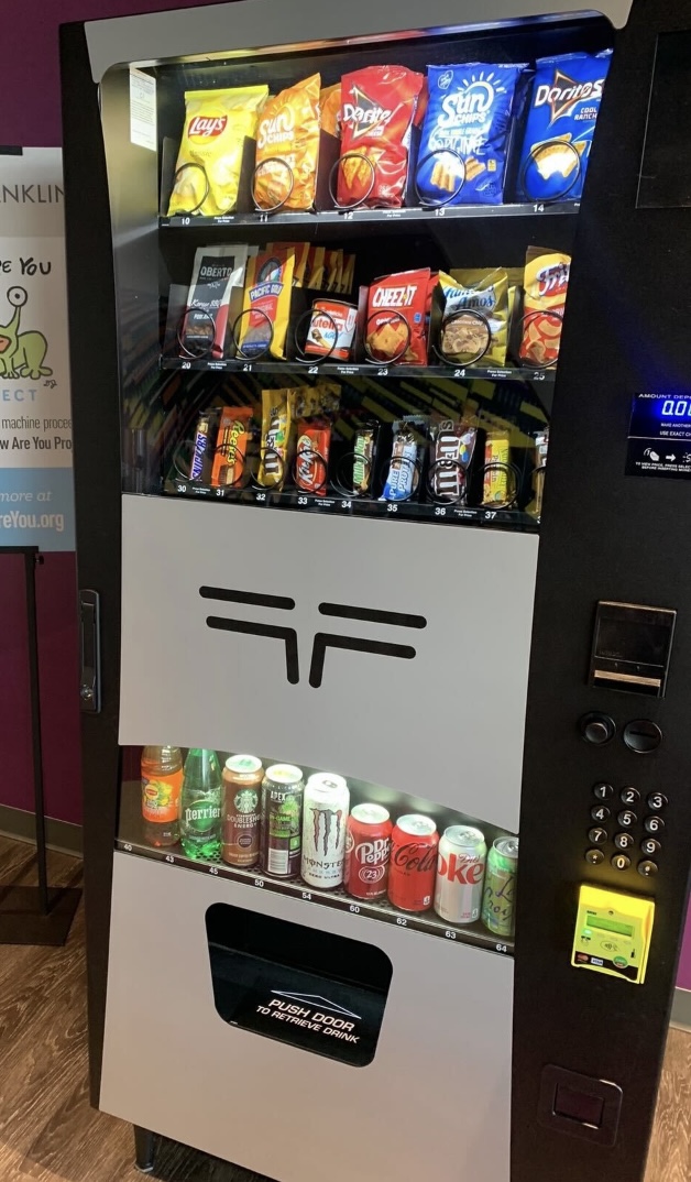 MikeHoffmann's tweet photo. The average vending machine makes $300/month.

But mine make $1000+ every month.

Here are the 7 simple tricks I use for every machine (Bookmark This): https://t.co/IiYsWm8HSN