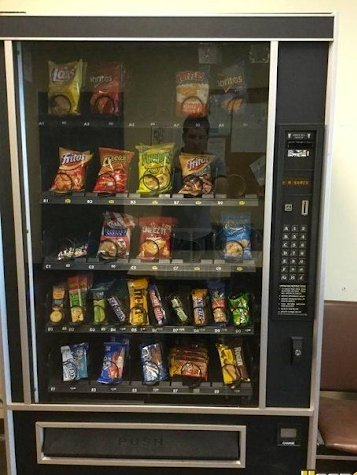 MikeHoffmann's tweet photo. The average vending machine makes $300/month.

But mine make $1000+ every month.

Here are the 7 simple tricks I use for every machine (Bookmark This): https://t.co/IiYsWm8HSN