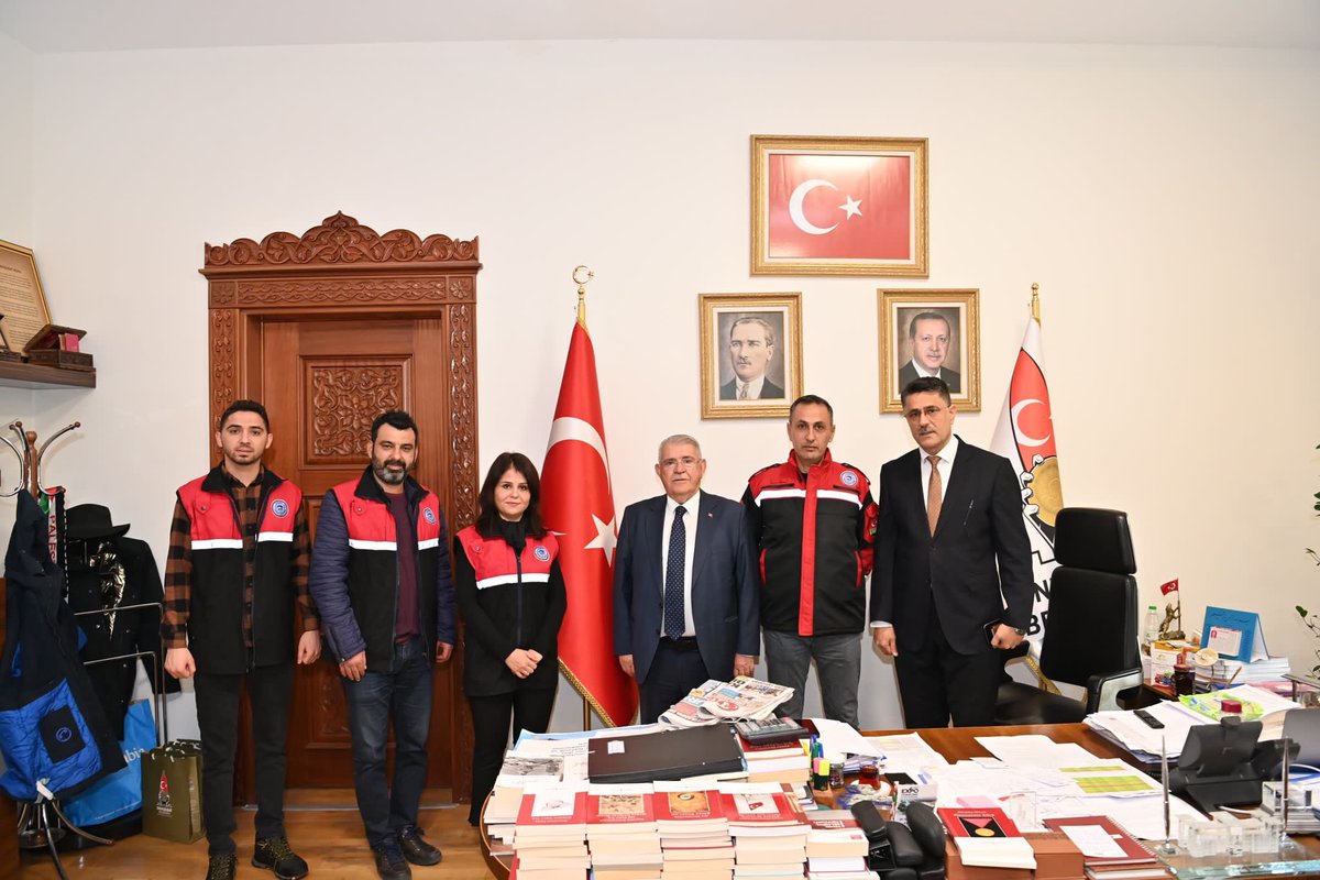 _aramakurtarma's tweet photo. 6 Şubat Arama Kurtarma ve İnsani Yardım Derneği olarak Birim Sorumlularımız ile Onikişubat Belediye Başkanımız sayın Hanefi MAHÇİÇEK’i makamında ziyaret ederek derneğimizin faaliyetleri hakkında bilgi verdik. Misafirperverliği için teşekkür ederiz . https://t.co/fOyovQdMI6