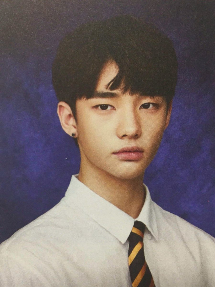 haeng52's tweet photo. 스트레이키즈 증명사진 타래 https://t.co/dX0qGauAzZ