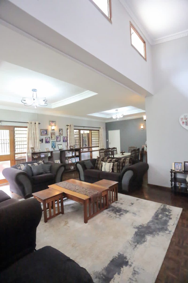BwailaProp's tweet photo. LOCATION: Area 10.
A Fully Furnished Executive 3 Bedroomed Townhouse,with the master en suite, Lounge, kitchen ,spacious patio,secure parking lot and big garden.Available immediately @ US$1400 per month https://t.co/DA1ieSFFVZ