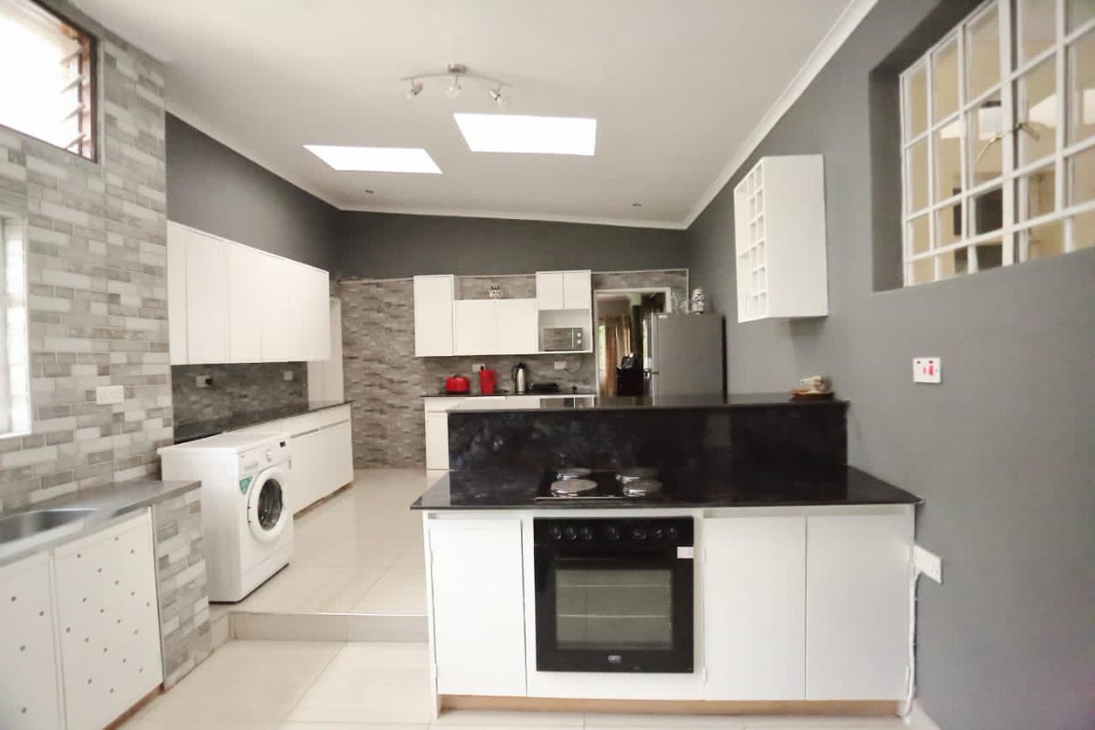 BwailaProp's tweet photo. LOCATION: Area 10.
A Fully Furnished Executive 3 Bedroomed Townhouse,with the master en suite, Lounge, kitchen ,spacious patio,secure parking lot and big garden.Available immediately @ US$1400 per month https://t.co/DA1ieSFFVZ