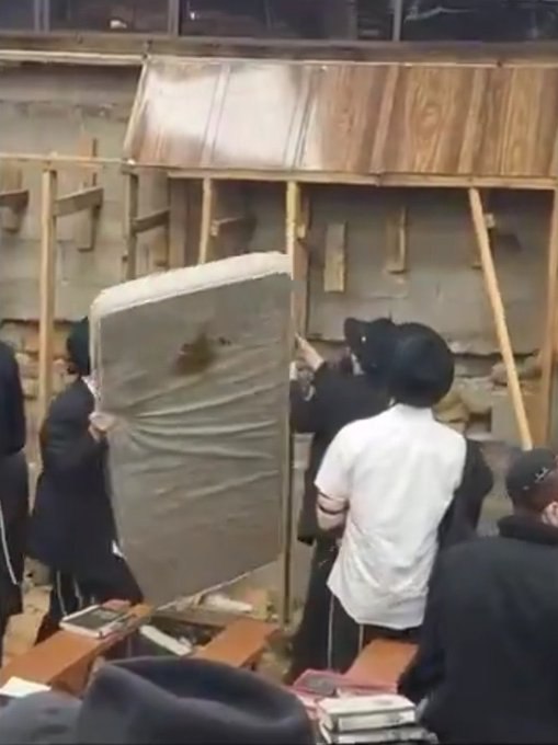 theinformant_x's tweet photo. ❗🕍🇺🇸 - Secret Jewish tunnels discovered in New York. 

New York Police discovered a secret tunnel under a synagogue in New York City that allowed members of the Jewish sect Hasidic, to attend the synagogue during lockdown.

 The tunnels were allegedly illegally dug around 6 months ago to expand the iconic Synagogue. 

Arrests are being made.