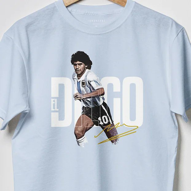 Llourinho's tweet photo. 🚨 SORTEO de una de estas camisetas de leyendas del fútbol. 

Requisitos:
▶️ RT y Like a este tuit.
▶️ Seguir a @Cancherosoffici y @Llourinho 

*Participación doble mencionando a un amigo.

Tienen muchísimos diseños muy TOP donde elegir.

Ganador el 16 de enero.