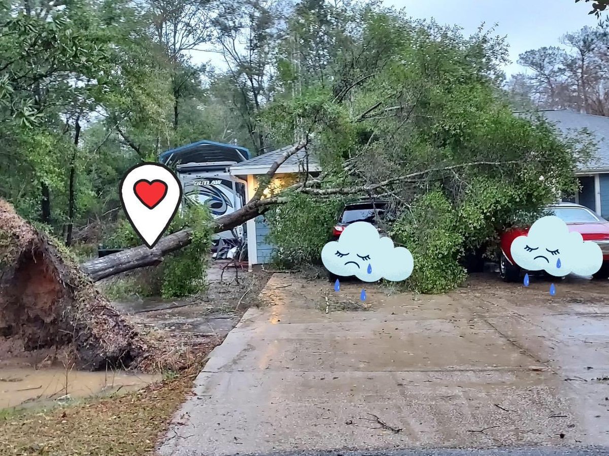 freshprintssw's tweet photo. Our truck is almost always parked right there…

Last night we had people over to watch the football game. They got to the house while I was at the store and parked on the driveway so I parked on the road.

Needless to say, I didn’t move my truck after they went home… thank God! https://t.co/yJJQEEPp94