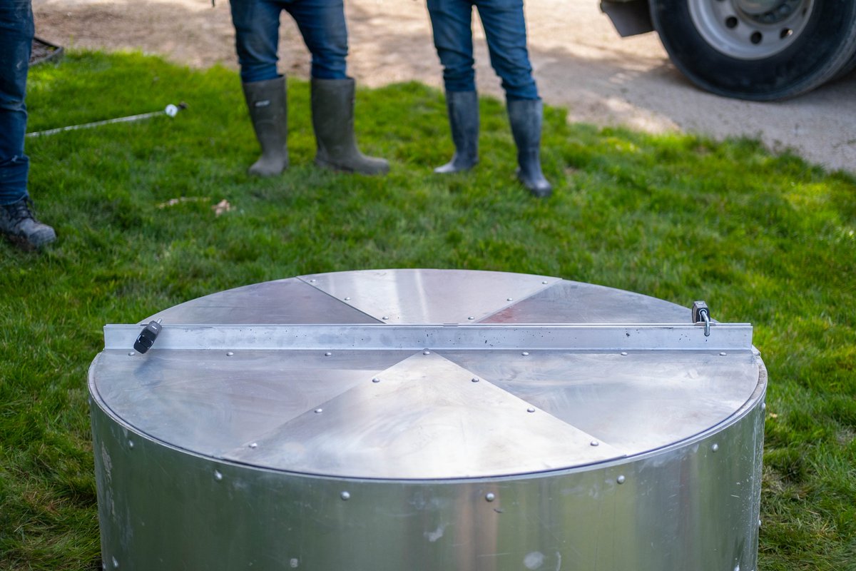 Our circular trench cage comes with a lockable lid, keeping your jobsite safe and protected.

#shoring  #hydrovac #hydrovacexcavation
#trenchsafety #curbstop #sewerandwater