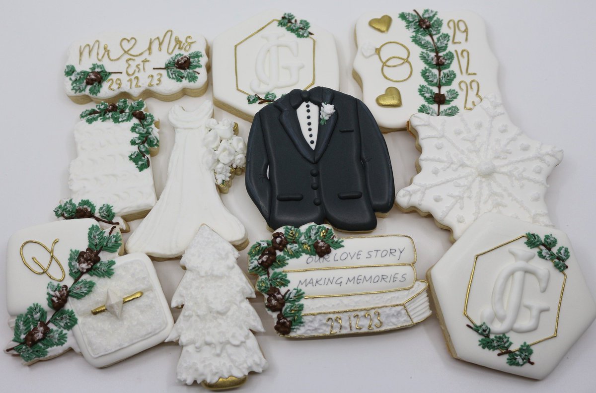 I just finished this winter wedding gift set for my cousin's daughter who got married a few weeks ago.
I hope she likes them ❤️
#SugarCookies
#WinterWedding