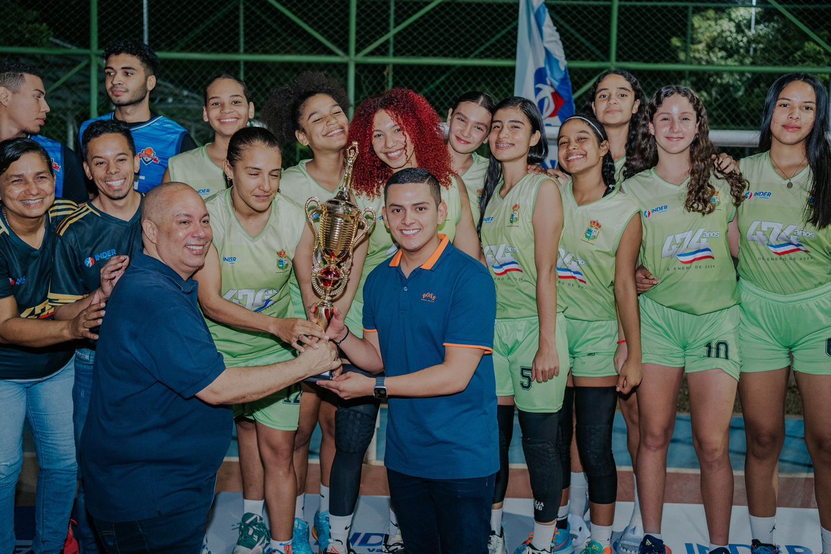 ErnestoOrozcoD's tweet photo. Excelente trabajo el de @InderVpar en la celebración del cumpleaños de Valledupar.
Un despliegue deportivo que mostró la bandera de este gobierno, que busca fortalecer este sector para los jóvenes y los grandes talentos de la región. https://t.co/5MovsBXcaT