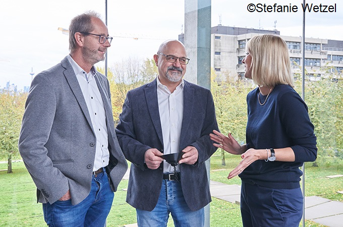 ProLOEWE's tweet photo. #Theorie👨🏾🏫,#Experiment🧨+Beobachtung👀sind die 3 Pfeiler im Clusterprojekt @elements_uni, bei dem d. Entstehung schwerer #Elemente im🌌erforscht werden soll➡️Prof. Norbert Pietralla,🗣️von eh. @NuclearLoewe ist Teil d. Leitungsteams➡️https://t.co/FEX0vSQJXI @goetheuni @TUDarmstadt https://t.co/z3TPbcXW1n
