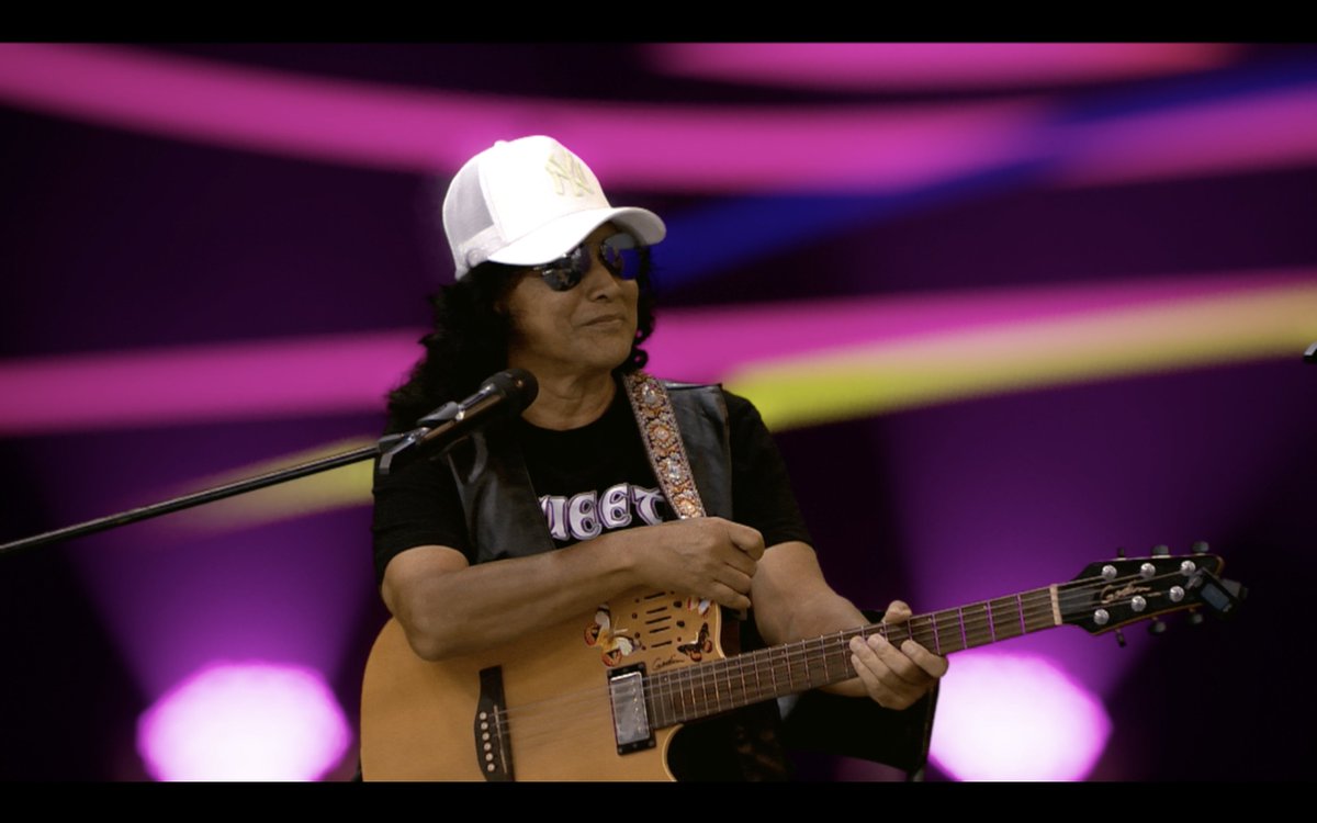 MyMeleTOP's tweet photo. Kali ni kita bersama Papa Rock #datukramlisarip dan Gitaris Sweet Charity #roslimohalim #meletop https://t.co/BpkTqXsbxp