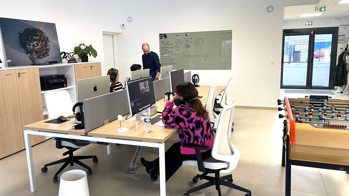 Après plus de 8 années passées au sein de #LeMansInnovation, c'est avec grande joie qu'#Air2D3, agence de communication audiovisuelle, a convié notre équipe à visiter leurs nouveaux locaux. On les félicite pour cette entreprise qui ne cesse de grandir 👏
#innovation #numerique