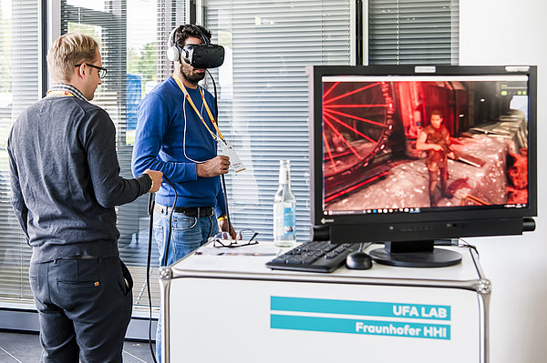 WFBBrandenburg's tweet photo. Die Gaming-Industrie in der #Hauptstadtregion boomt!
Mit rund 200 Unternehmen, die sich auf die Entwicklung, Vermarktung sowie Werbung von Videospielen spezialisiert haben, ist Berlin-Brandenburg ein führender Standort für die Gaming-Branche. #digitalBB https://t.co/gBQ2BUQzb9 https://t.co/UfzO7m5zsJ