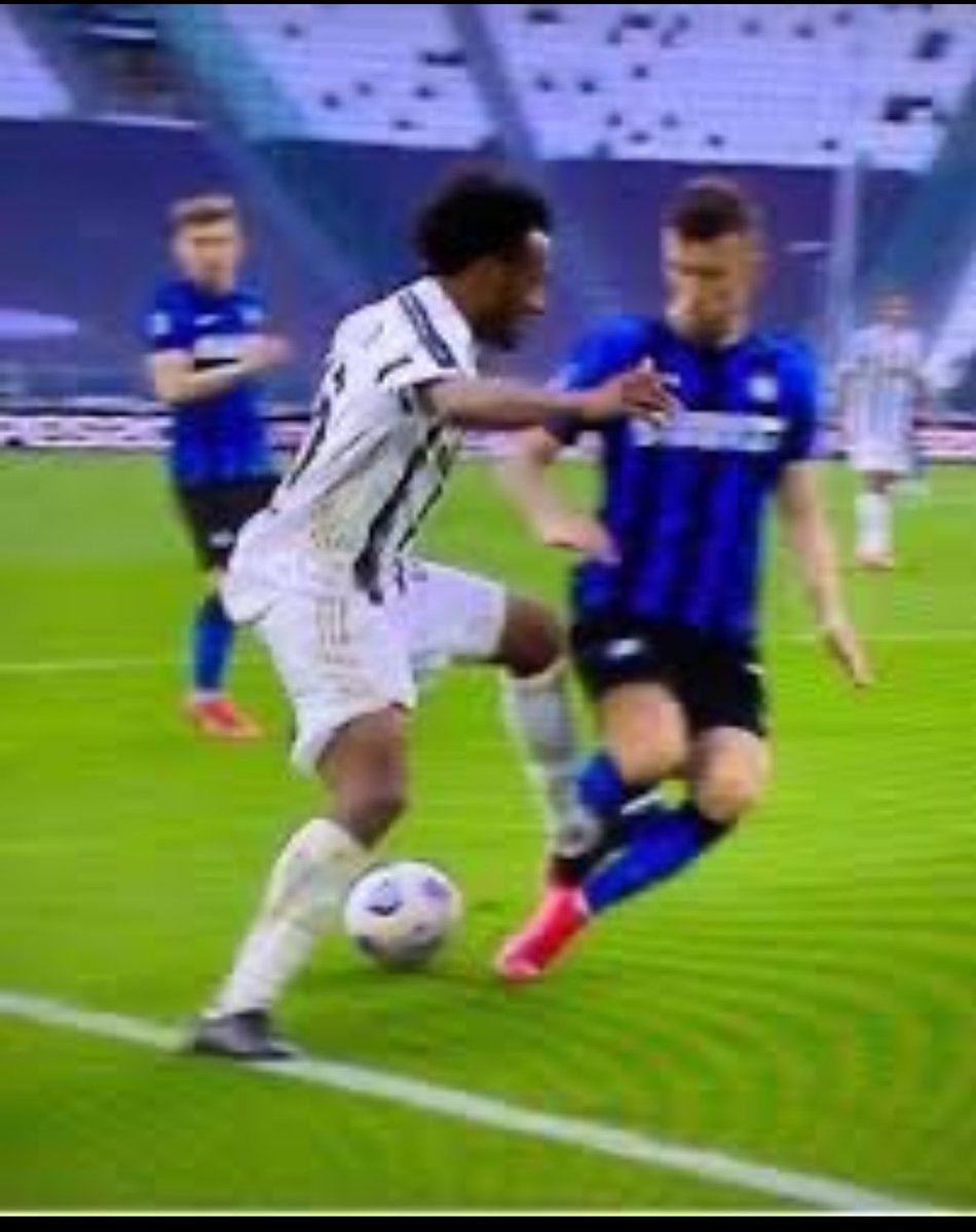 FusatoRiccardo's tweet image. C’e’ chi e’ giallo d’imbarazzo ? 
Noi siamo rossi per l’imbarazzo