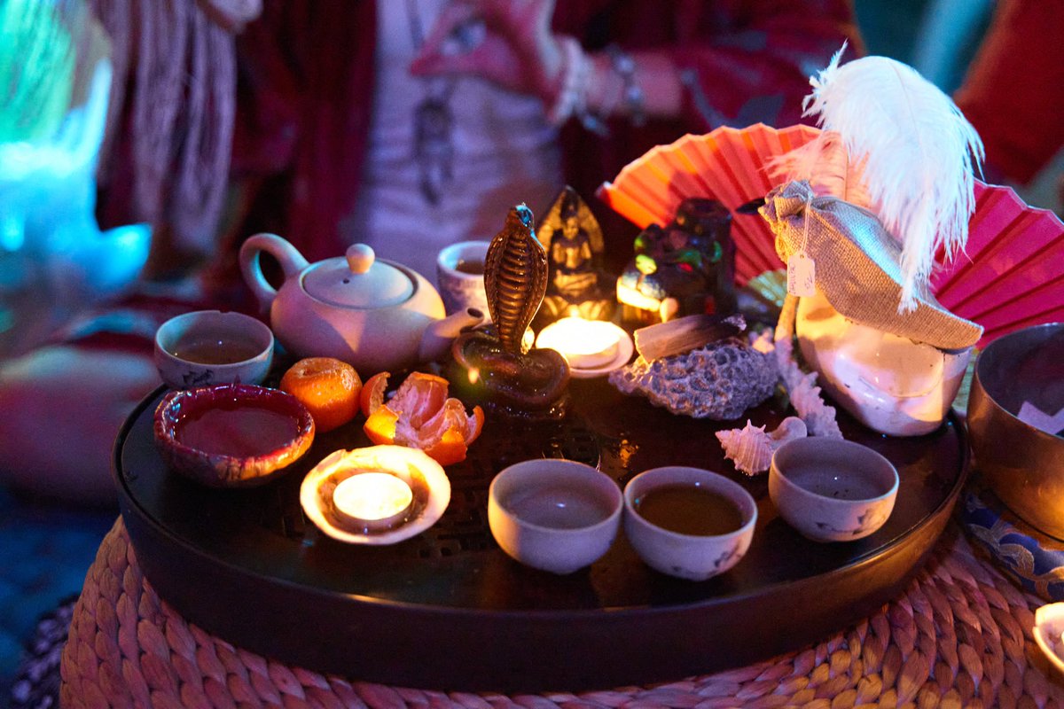 LeelaChakraApp's tweet photo. Our whole life is a game of self-knowledge with Leela Chakra Ai https://t.co/gJbSXtH5gO
#leela #leelaAi #leelachakra #leelaGame #teaCeremony #mudra #sanskrit #aiart #coin #boho https://t.co/fkByfASXiA