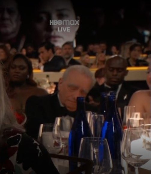 LarraLFC's tweet photo. Mi género de fotos favorito en las galas de premios:

Martin Scorsese quedándose dormido. https://t.co/8uAvjgZBlX
