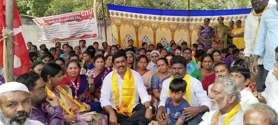 Nallarikishore's tweet photo. వాయల్పాడు నందు అంగన్వాడీల నిరవధిక సమ్మెకు మద్దతుగా..
@JaiTDP 
@ncbn 
@naralokesh 
#NallariKishoreKumarReddy 
@NALLARIAMAR 
@iTDP_RajampetPC https://t.co/V7dJq1LQgo