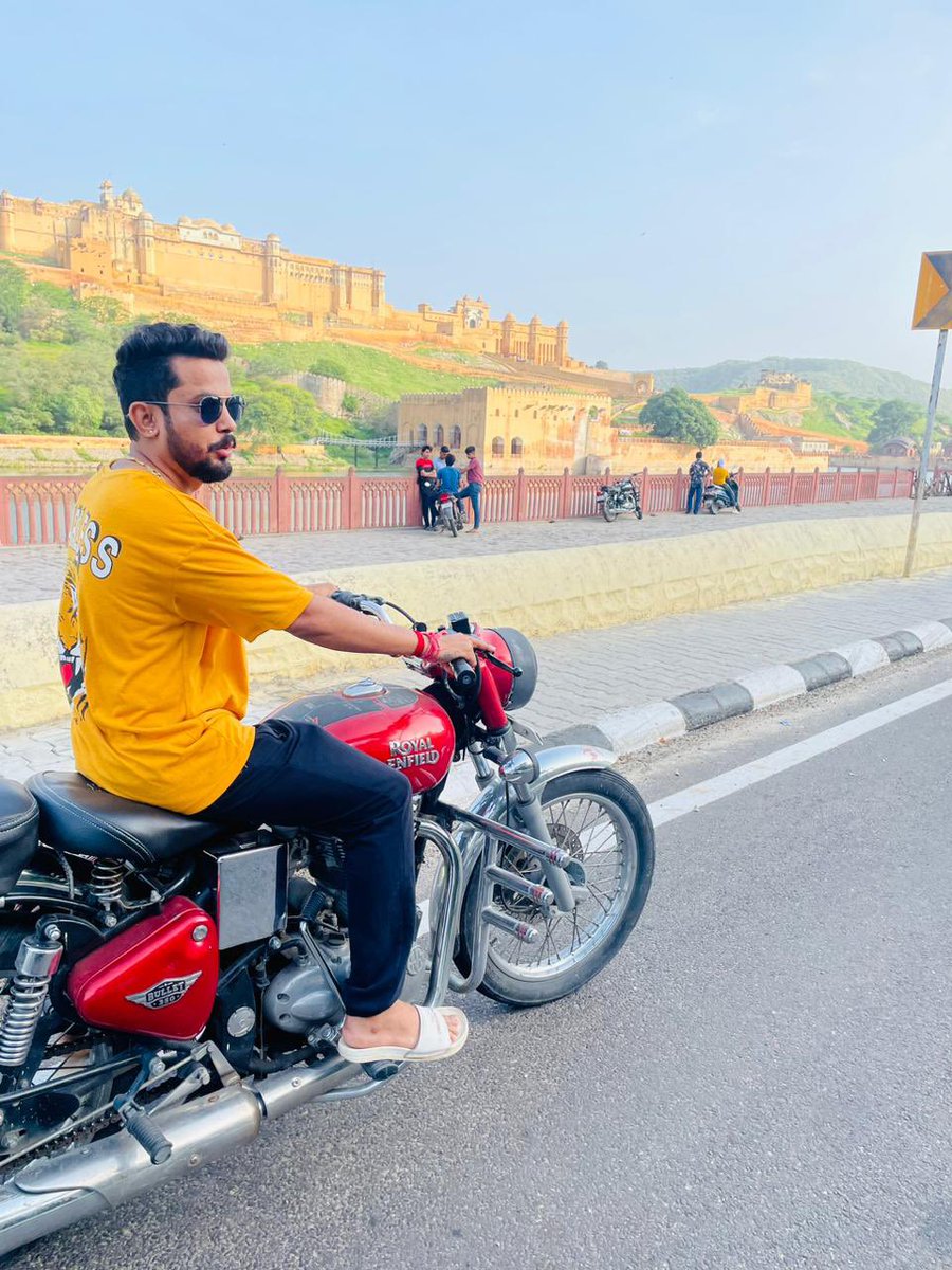 VIKAS_DAYAMA's tweet photo. आवश्यक सूचना- 
मेरी बुलेट रॉयल एनफील्ड RJ-14 HR-2239 कल रात  लाल कोठी (jyoti nagar thana) जयपुर से चोरी हो गई है।। जिसको भी सूचना मिले कृपया सूचित करे।। उचित इनाम दिया जाएगा।। https://t.co/KWE8TSqsUj