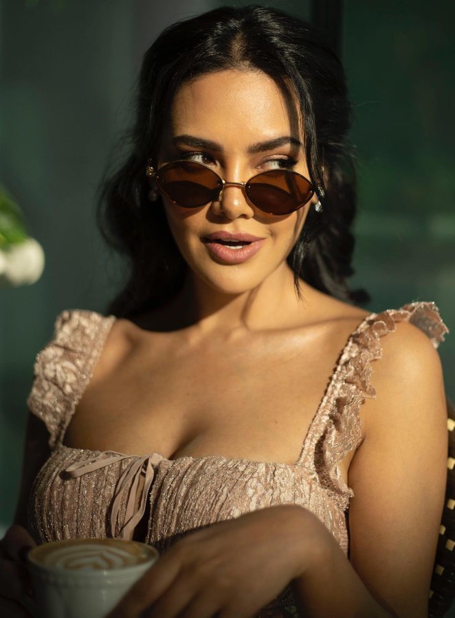 GDZBJHkXwAAShCt?format=jpg&name=900x900