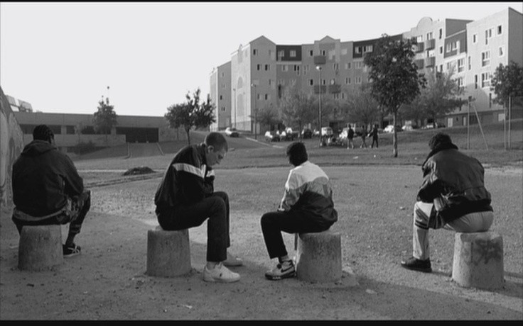 TheCinesthetic's tweet photo. La Haine (1995) dir. Mathieu Kassovitz https://t.co/LeHMY5360Q