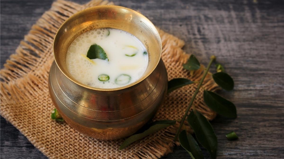 comerbeber's tweet photo. El suero de leche más que un subproducto es un superalimento. Y para los amantes de lo exótico, recomendamos el sambaram 🌿🍹 Refrescante en verano, reconfortante en otoño (sin hielo).
Explora más en https://t.co/yHeZqzyvGt
#SueroDeLeche #sambaram #Gastronomía #BebidasFrescas https://t.co/Vl0792TPNB