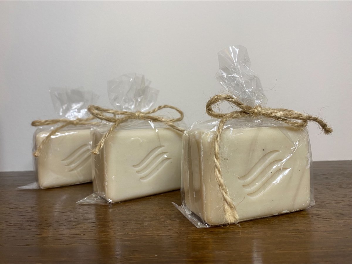 ecosoapsbr's tweet photo. Say goodbye to stubborn stains and hello to natural cleanliness! 🌿✨ Introducing our eco-friendly Natural Soap, a powerhouse against all types of dirt on your clothes.  

#NaturalSoap #EcoFriendly #StainRemoval #CleanseWithNature #naturalsoap #soap #handmadesoap #soapmaking https://t.co/boOgNq7FMr