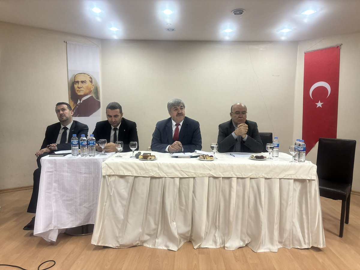 ARNAVUTKOYMEM's tweet photo. Ocak Ayı Müdürler Toplantısı İlçe Millî Eğitim Müdürümüz Hasip TURHAN başkanlığında, şube müdürlerimiz ve Temel Eğitim’e bağlı okul müdürlerimizin katılımlarıyla Şehit Demet Sezen Çok Programlı Anadolu Lisesi’nde gerçekleştirildi.

Ev sahibi okulumuza teşekkür ederiz. https://t.co/Jt49EHqdPN