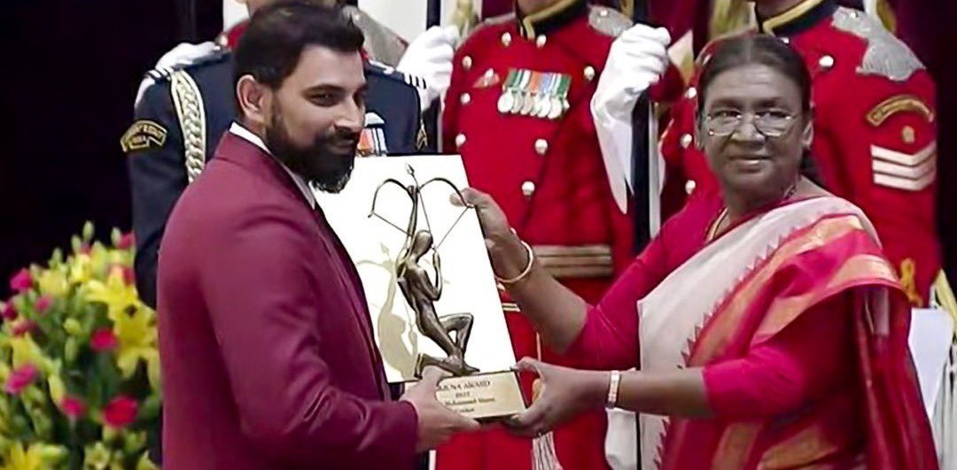 yuzi_chahal's tweet photo. Congratulations @MdShami11 bhai for receiving the prestigious, Arjuna Award 👏

You deserved it ✨ https://t.co/ZOw6rJnxVT