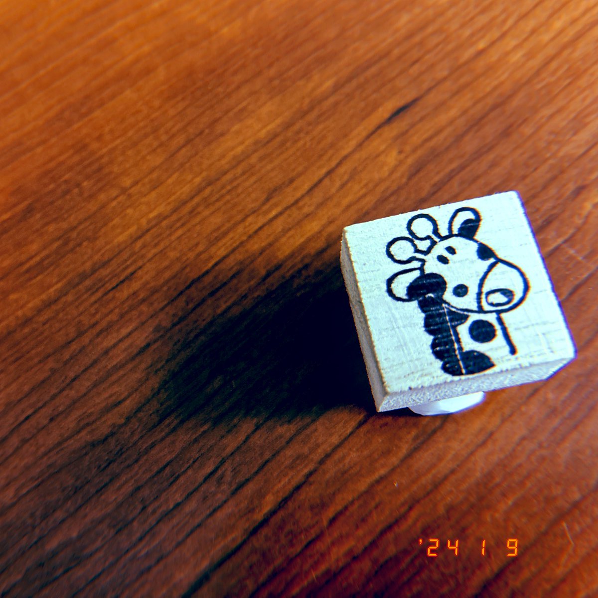 koichil_red's tweet photo. 同僚の先生がくれた手作りはんこ。とても嬉しい仕事始めでした🥰🥰 https://t.co/aJ8et9PBtd