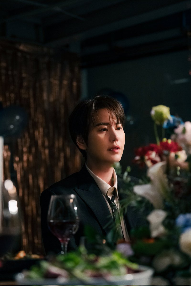 antennamusic's tweet photo. #규현

REady and START! 
견고해진 감성과 확장된 스펙트럼으로 새롭게 그려가는 서사, 그 첫걸음

EP [Restart]의 앨범 및 MV 촬영 비하인드 사진이
지니 매거진과 멜론 매거진에 공개되었습니다!

지금 바로 지니와 멜론에서 만나보세요👀
지니 🔗https://t.co/Jn8grS8cLl
멜론 🔗https://t.co/COHn4s1cJk

REady and START! 
A new narrative drawn with fortified emotions and expanded spectrum, the first step.

The behind-the-scenes photos of the album and MV shooting for the EP [Restart] have been released in Genie Magazine and Melon Magazine!

Meet them now on Genie and Melon👀

@GaemGyu
#KYUHYUN
#Restart
#그렇지않아 #천천히느리게 #사랑이었을까 #Rainbow #너여서그래
#TheStoryBehind #SlowSlowly #WasItLove #ThanksToYou
#지니 #지니매거진
#멜론 #멜론매거진