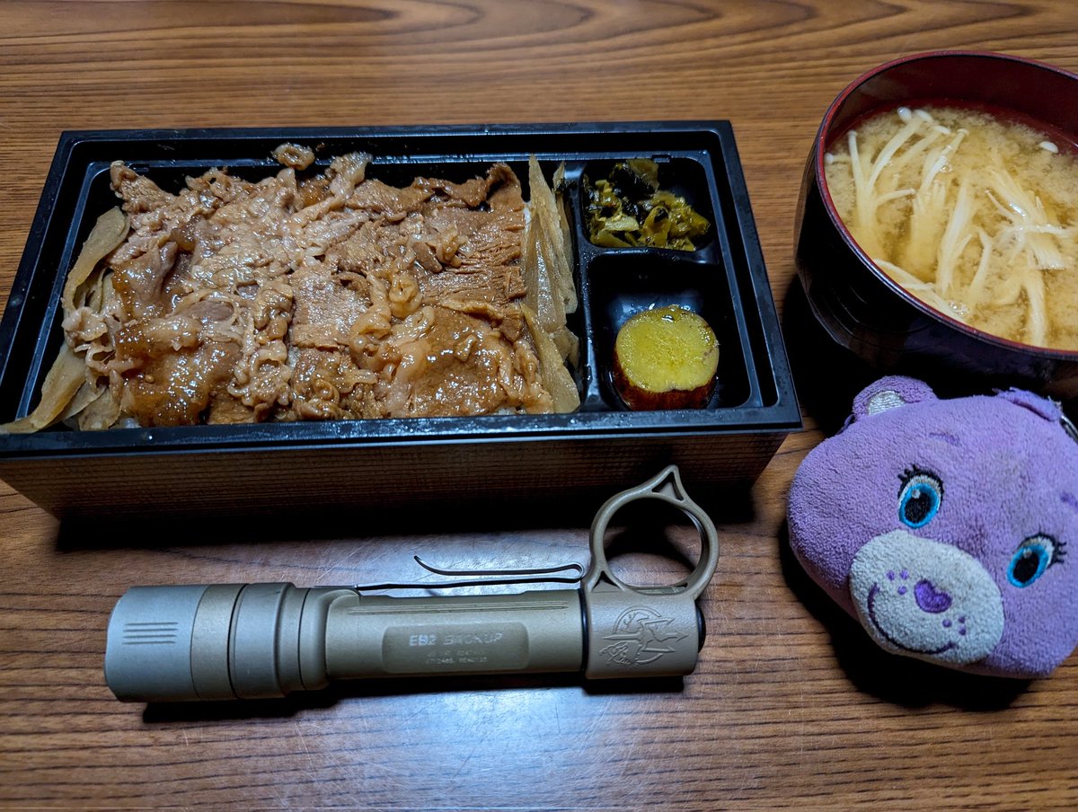 hg4eHPzmvVIEmWD's tweet photo. 焼肉御膳✨🍱(´-(ェ)-`;)♥️🦸
#メシアンドライト #SUREFIRE #EB2 #BackUp #Thyrim #Swichback #シュアファイア https://t.co/TtpBvDUFYL