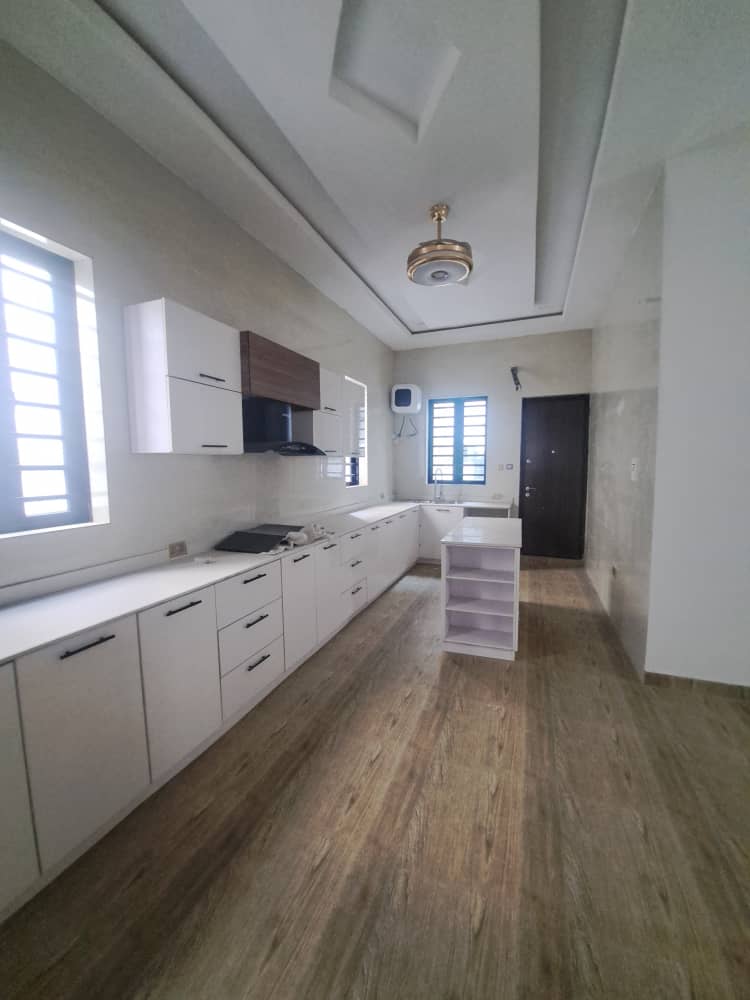 z_uguru's tweet photo. LUXURY 5BEDROOM FULLY DETACHED DUPLEX FOR SALE 

LAND SIZE:400SQM 

- Fitted Kitchen
- Modern Day POP Ceiling 
- Detailed finishing 
- Wardrobes 
- Water heater
- Heat extractor 
- BQ 
Location: OLOGOLO LEKKI LAGOS 🇳🇬

Price: N240M 

Title Governor's Consent 
07068852008 https://t.co/8ZN95R2IZK