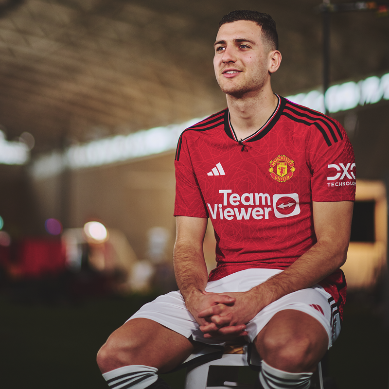 ManUtd's tweet photo. Represent 🇵🇹🔀🔴

#MUFC