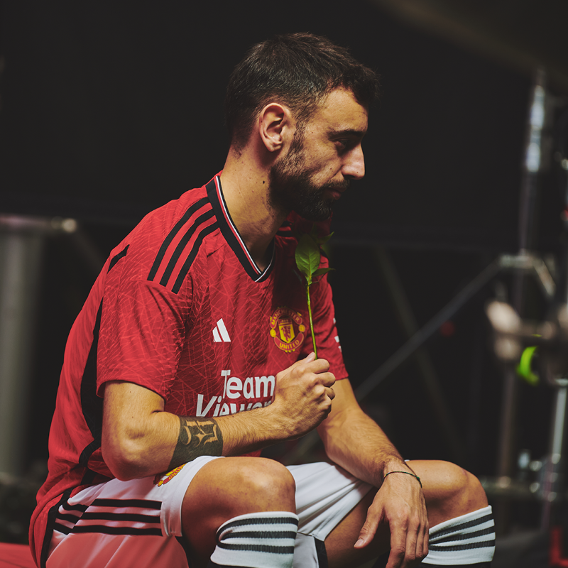 ManUtd's tweet photo. Represent 🇵🇹🔀🔴

#MUFC