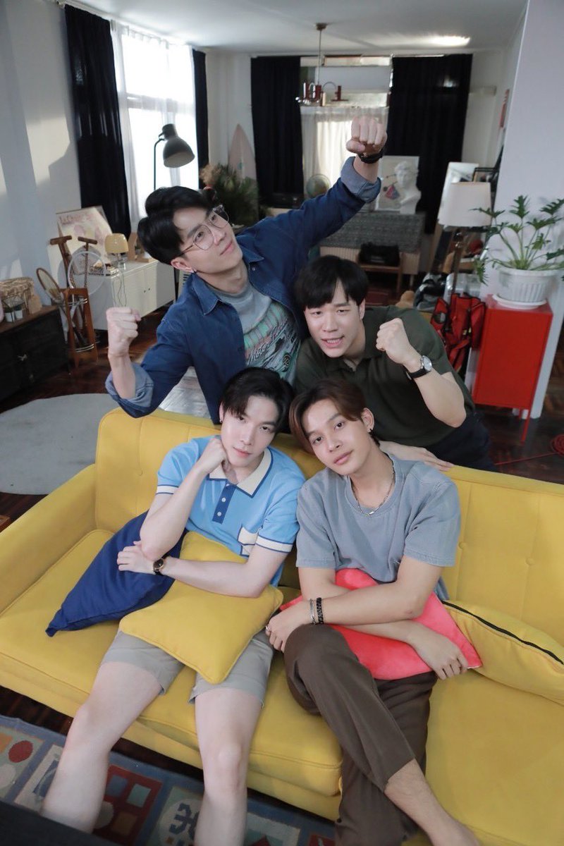 KKBoys_Official's tweet photo. เมื่อเราบรีฟนักแสดงว่าขอ Mood&Tone เดียวกันน้าา
สิ่งที่ได้ .... 🤨 #saveadmin
#KnockKnockBoys #WeTVOriginal
#HeadlinerTH #HeadlinerTHArtist
#BestVittawin #Seng_Wichai
#JaonineJiraphat #NokiaChinnawat #DimpleBoys https://t.co/1LhVvpgVTz