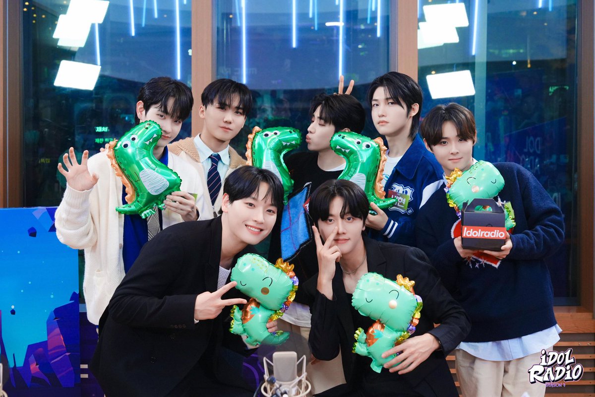 idolradiokorea's tweet image. [#아이돌라디오3 앨범 240108]

📸EP#135 2024 동아리 신입회원 모집 (with. 스페셜DJ SF9 영빈&amp;amp;인성｜DKZ)

🐉이상하고 아름다운 미남 동아리🐉

@SF9official @dkz_dy

#MBC #IDOLRADIO #아이돌라디오 #아돌라 #SF9 #에스에프나인 #영빈 #인성 #DKZ #디케이지