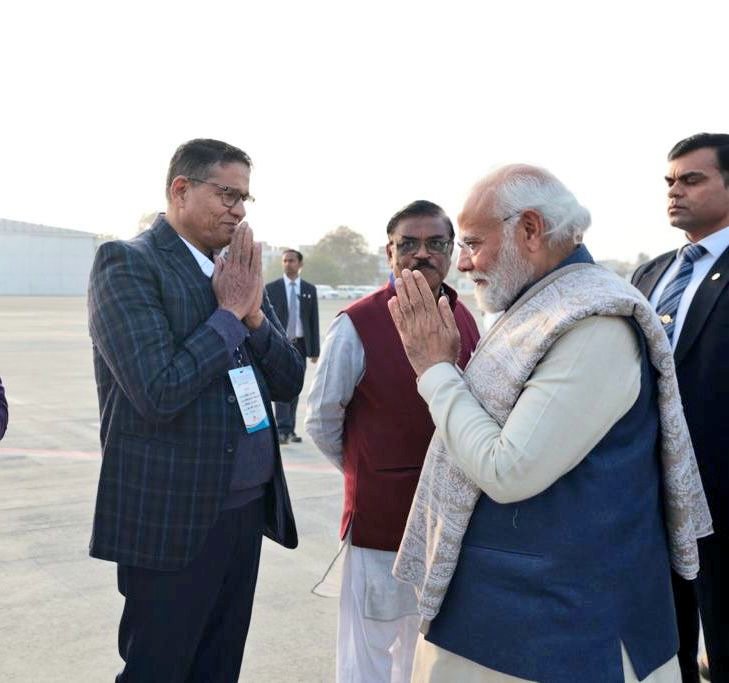 आदरणीय प्रधानमंत्री श्री <a href="/narendramodi/">Narendra Modi</a> जी के जयपुर में तीन दिन के प्रवास के बाद नई दिल्ली प्रस्थान के समय उनसे भेंट करने का अवसर मिला।