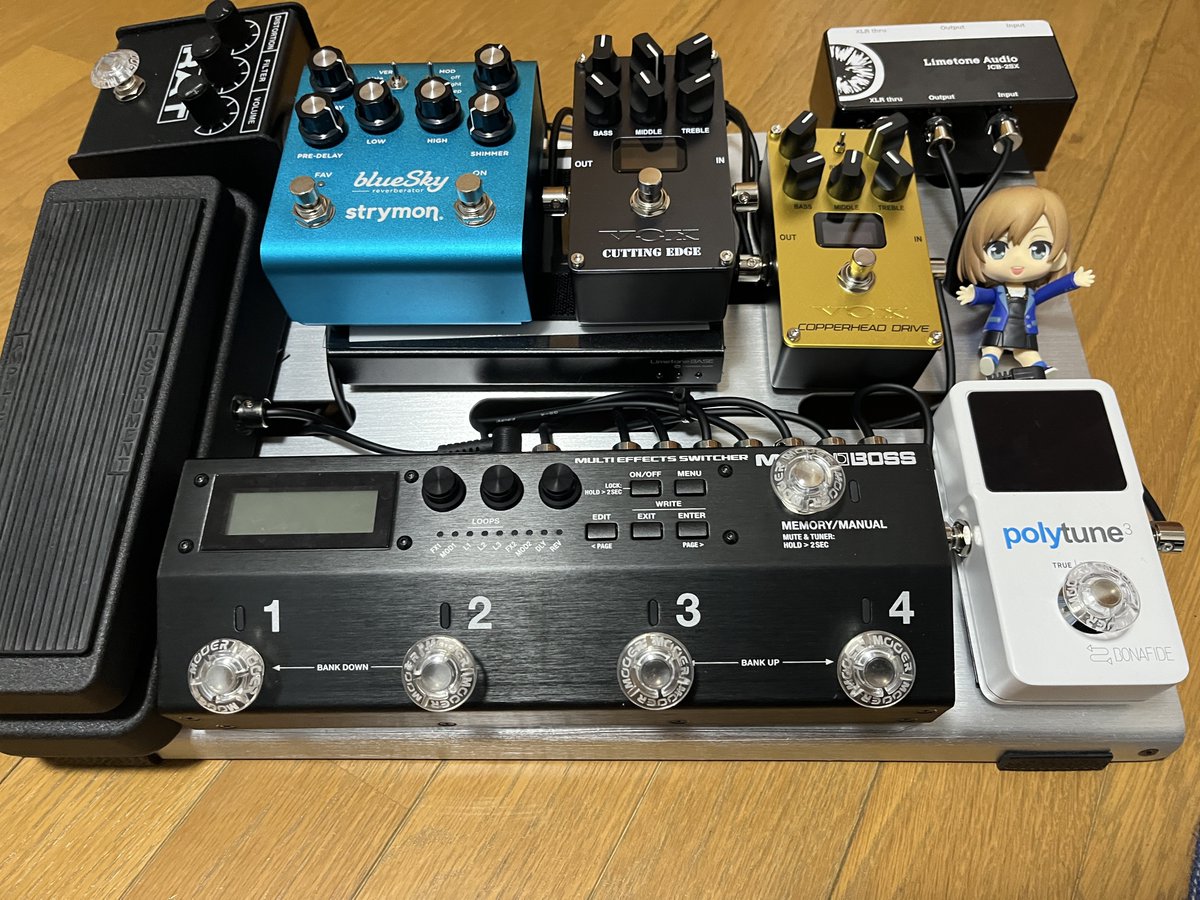 mahiro321's tweet photo. エフェクターボード組み直し2024年1回目。
もう今年はこのままいきたいけど、BP-1WとDD-200も欲しい。
そうなるとエフェクターボード変更、パワーサプライも考えないといけないし、配線作業は苦手だし嫌い。忘れよう。 https://t.co/NMdSUfgz65